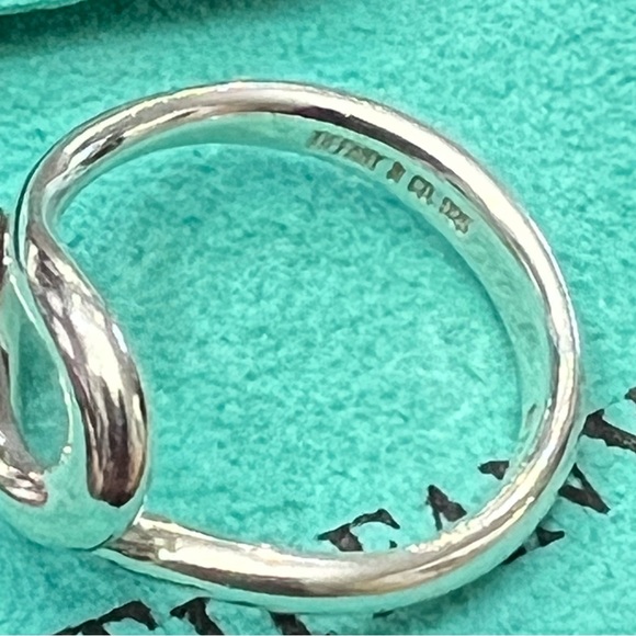 Elsa Peretti Tiffany & Co. open wave ring size 5. Like new condition - Picture 8 of 10